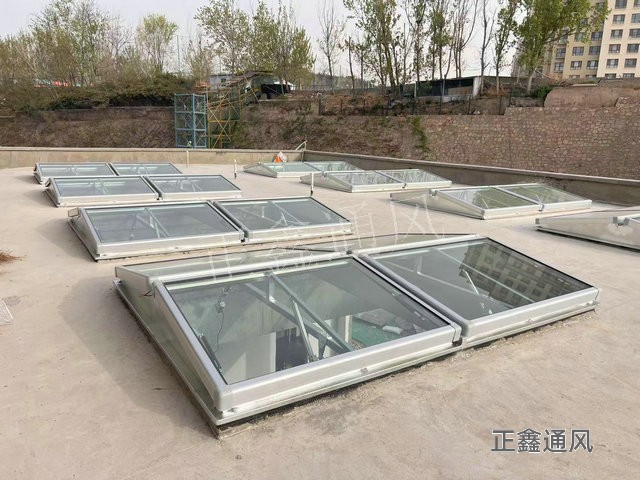 電動三角型排煙天窗